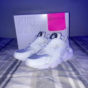 Nike Air Huarache Sneaker in ALL WHITE